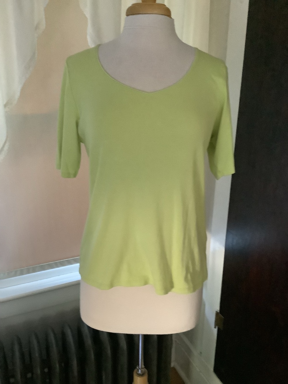 J Jill Light Green v Neck Women’s Top